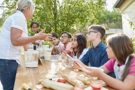 Kinder lernen kochen